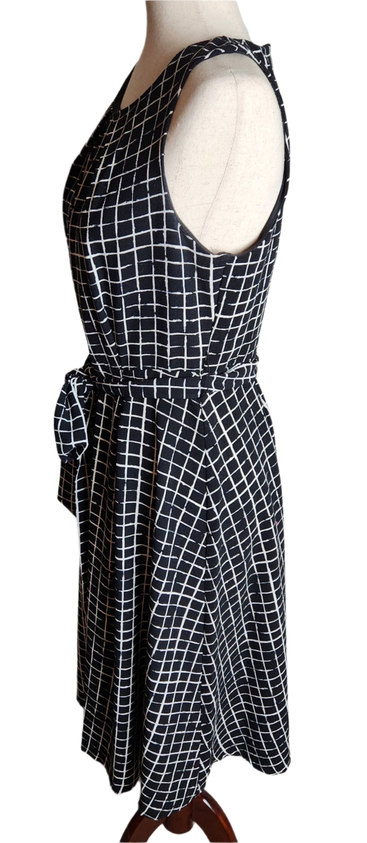 Size 8 Black w White Lines Dress by Elle