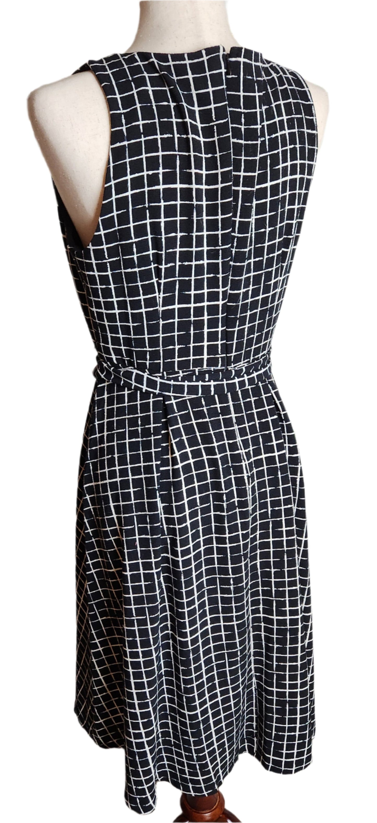 Size 8 Black w White Lines Dress by Elle