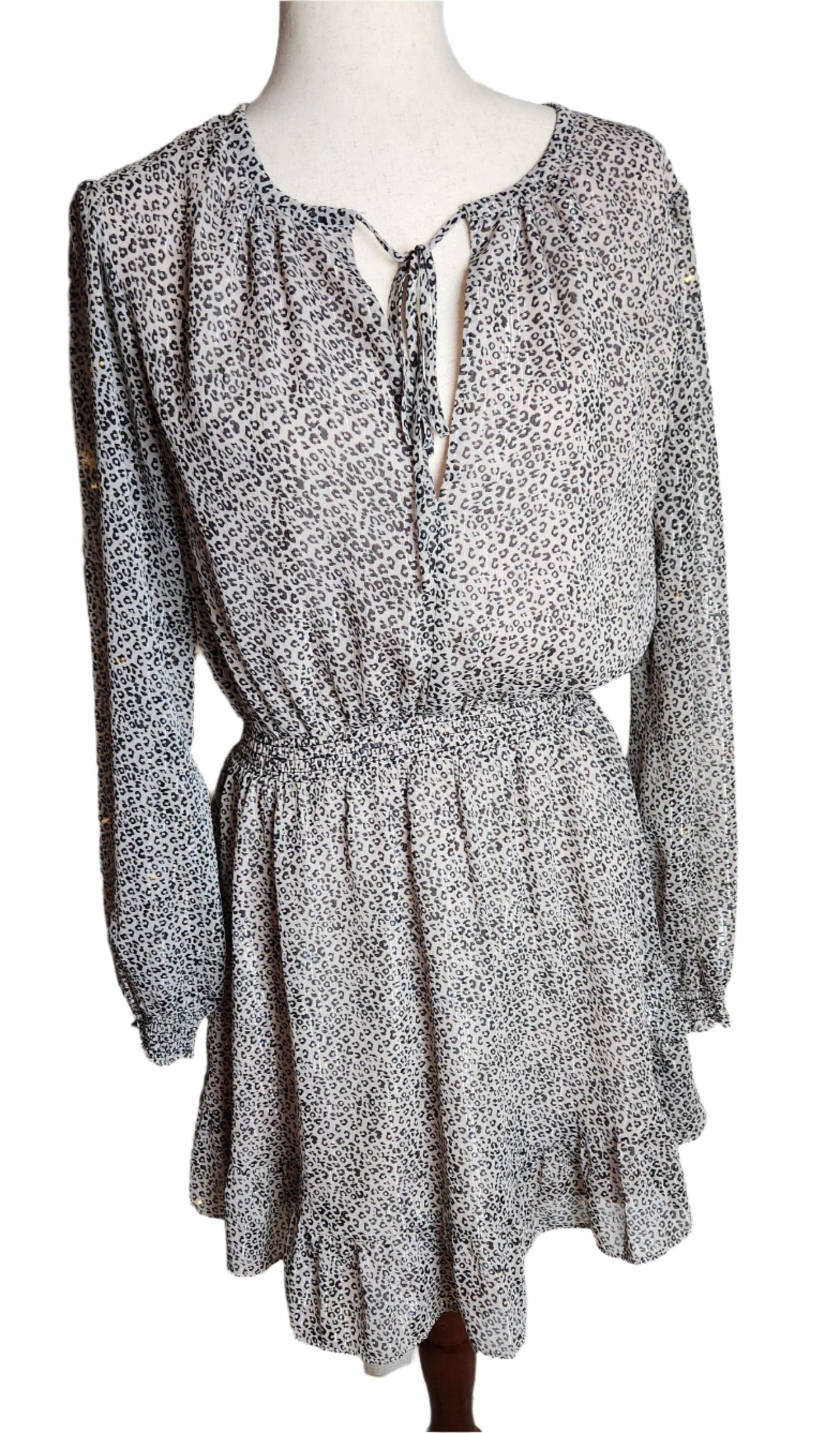 Size M Flowy Gray Leopard Print Dress