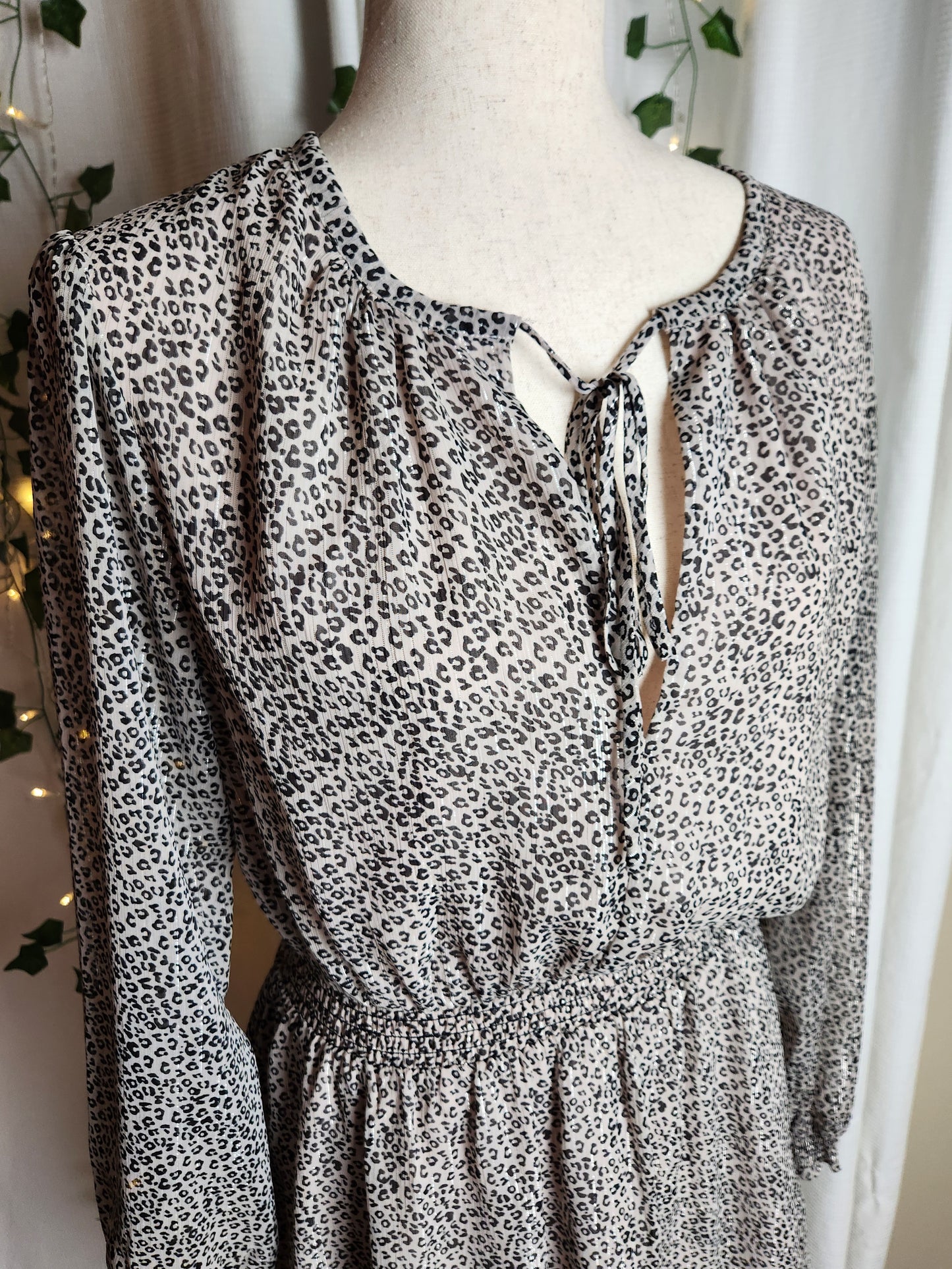 Size M Flowy Gray Leopard Print Dress