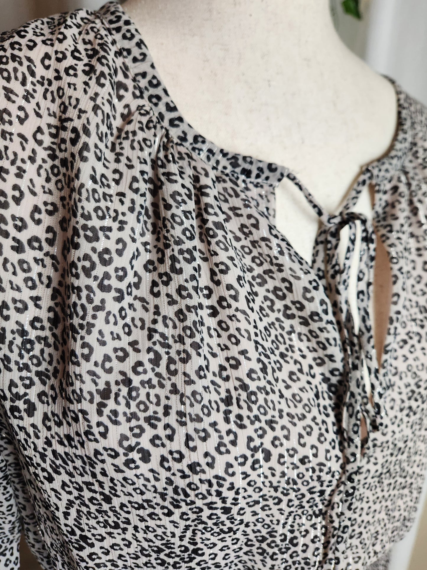 Size M Flowy Gray Leopard Print Dress