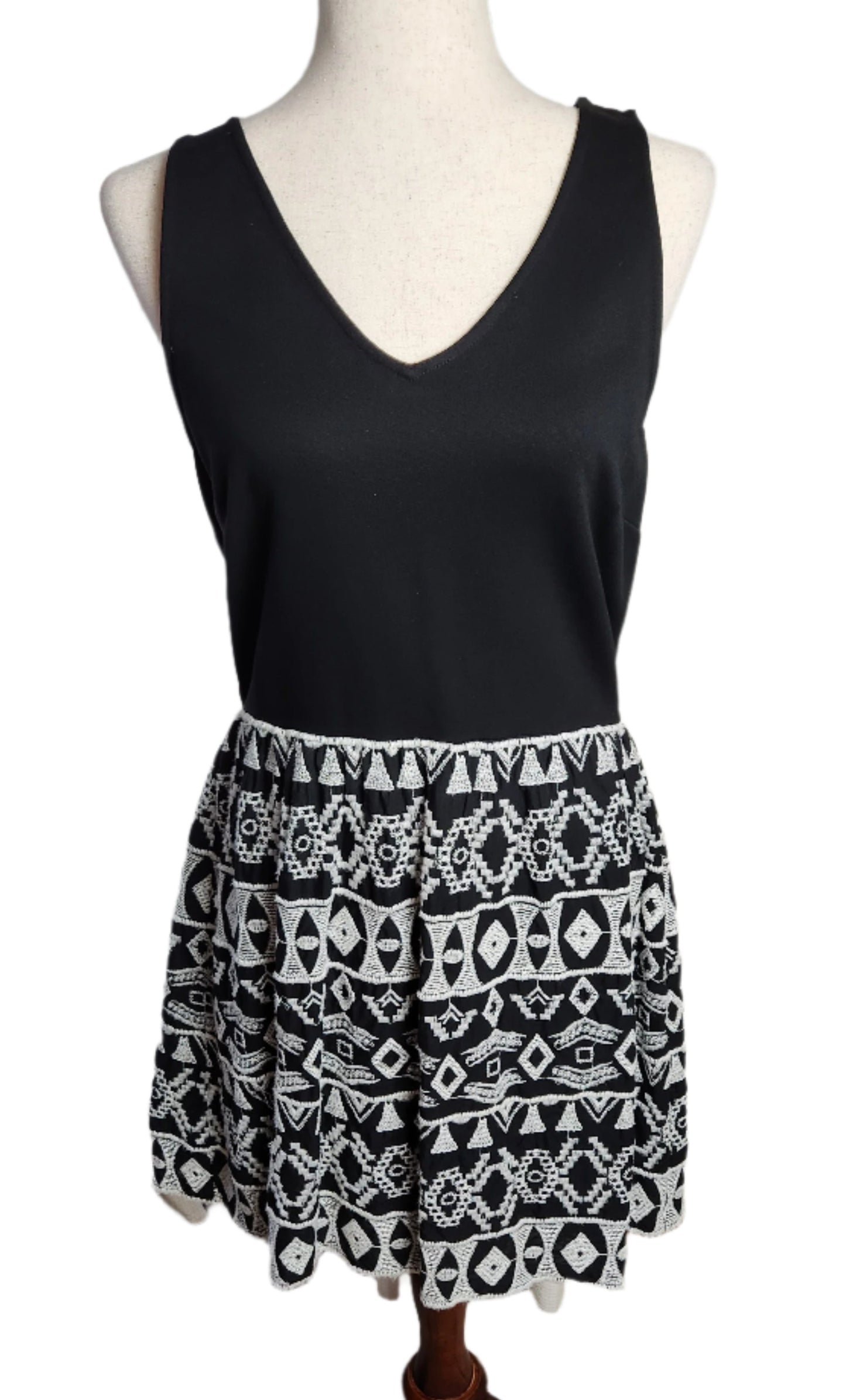 Size M Lucky Brand Dress Black / White Embroidery