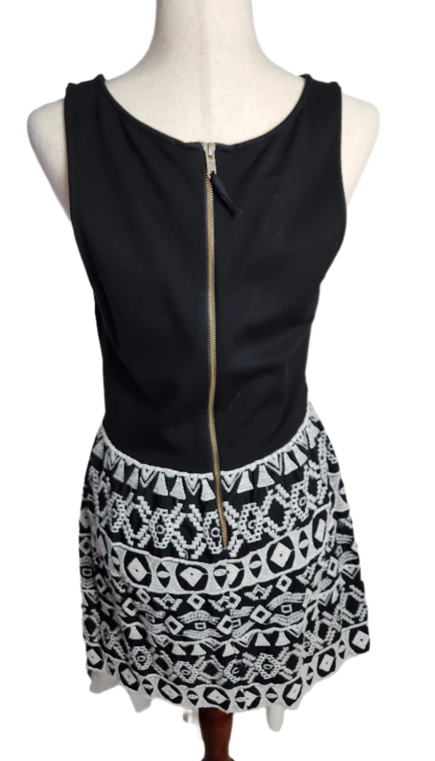 Size M Lucky Brand Dress Black / White Embroidery