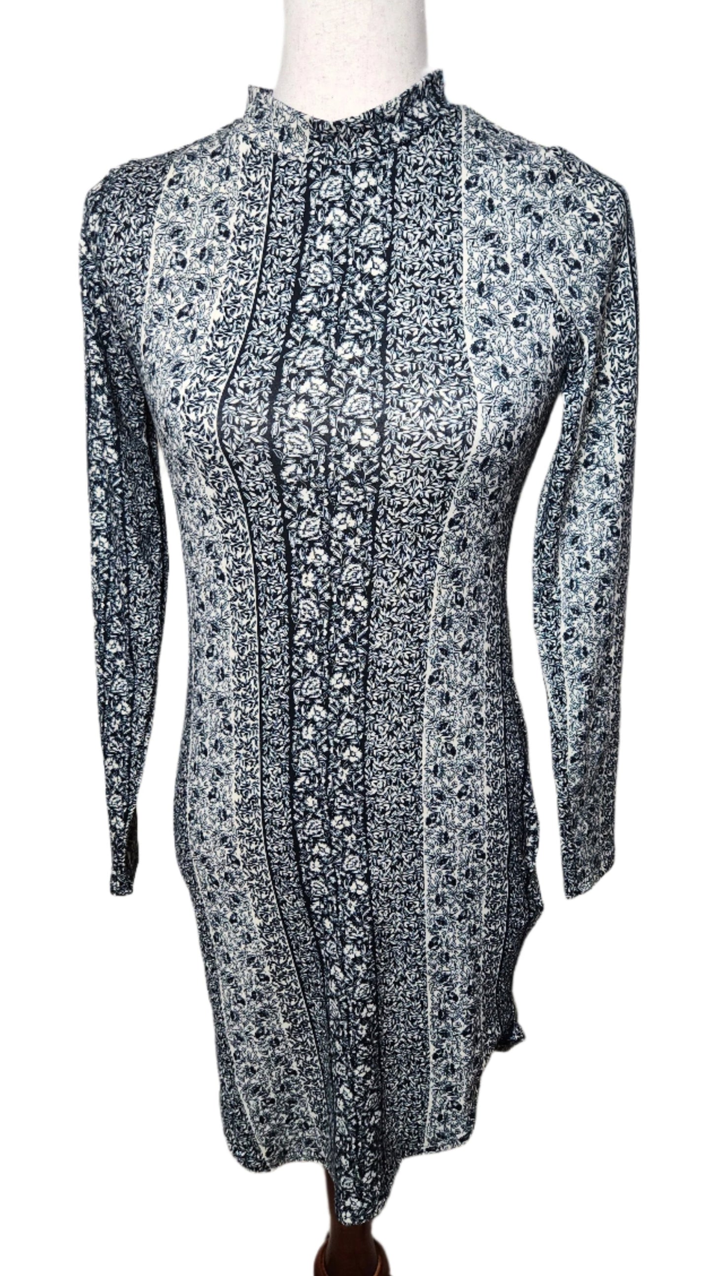 Size M Love Cameron Long-Sleeved Dress
