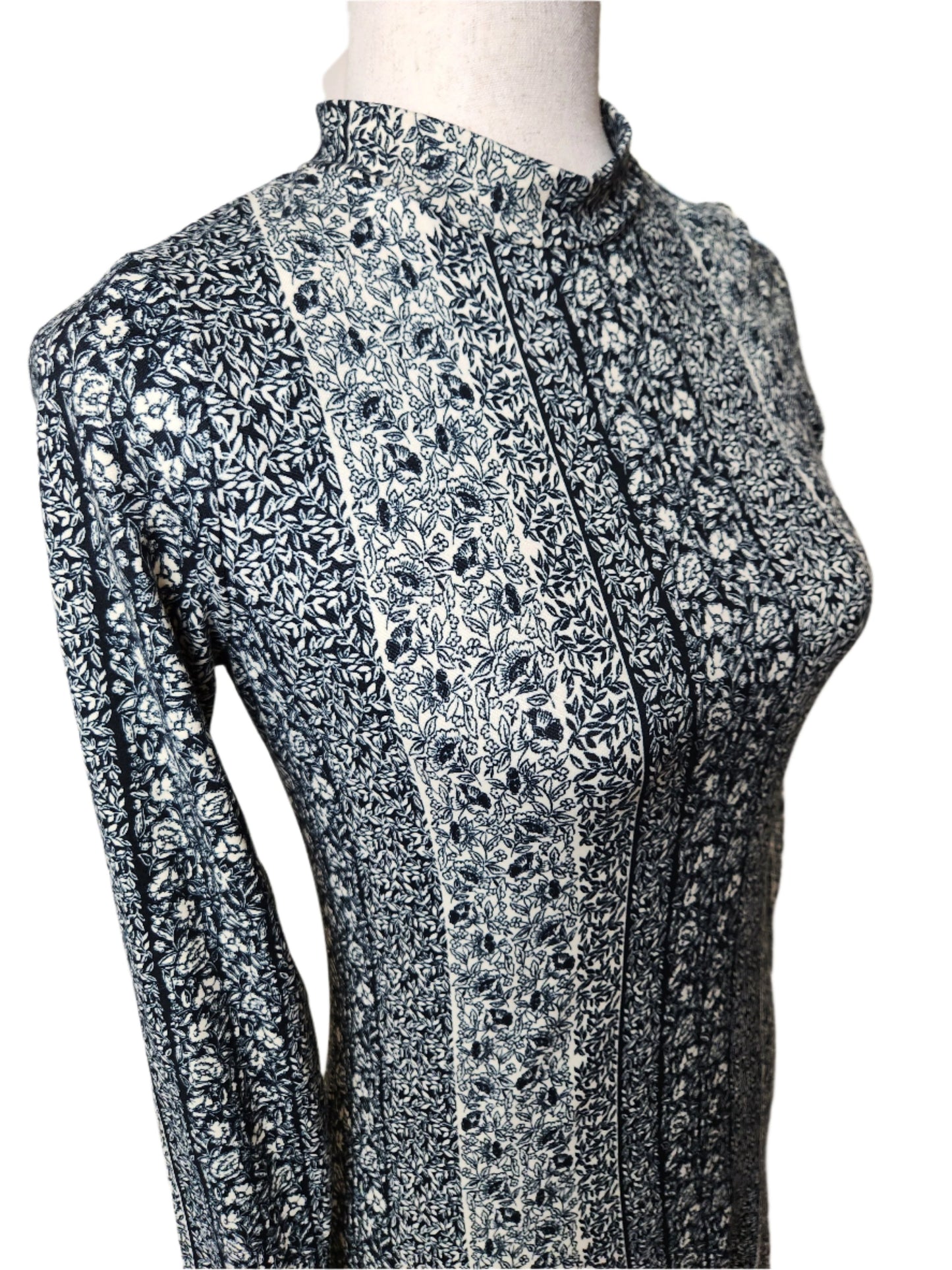 Size M Love Cameron Long-Sleeved Dress