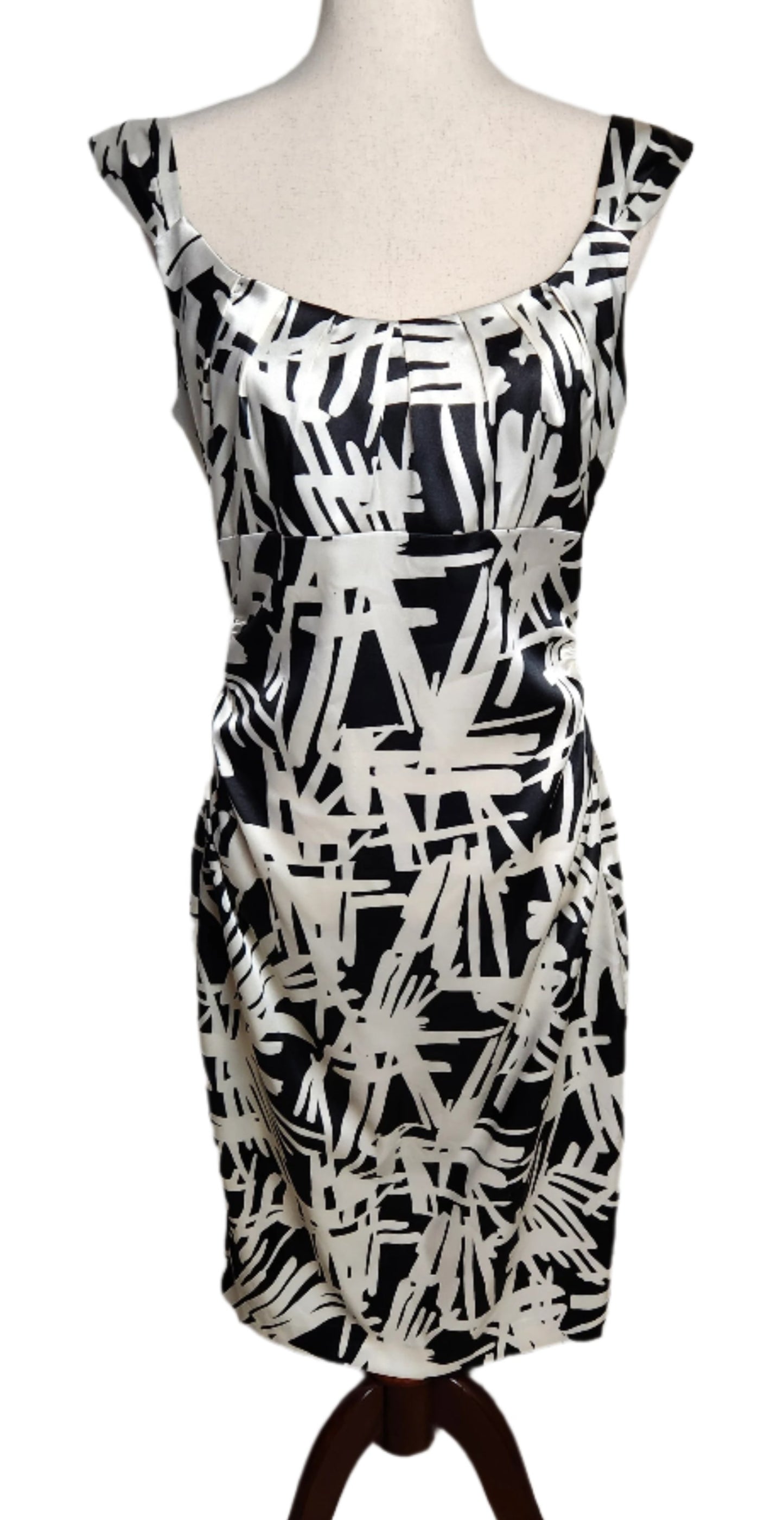 Size 10 Black / White Maggie London Dress