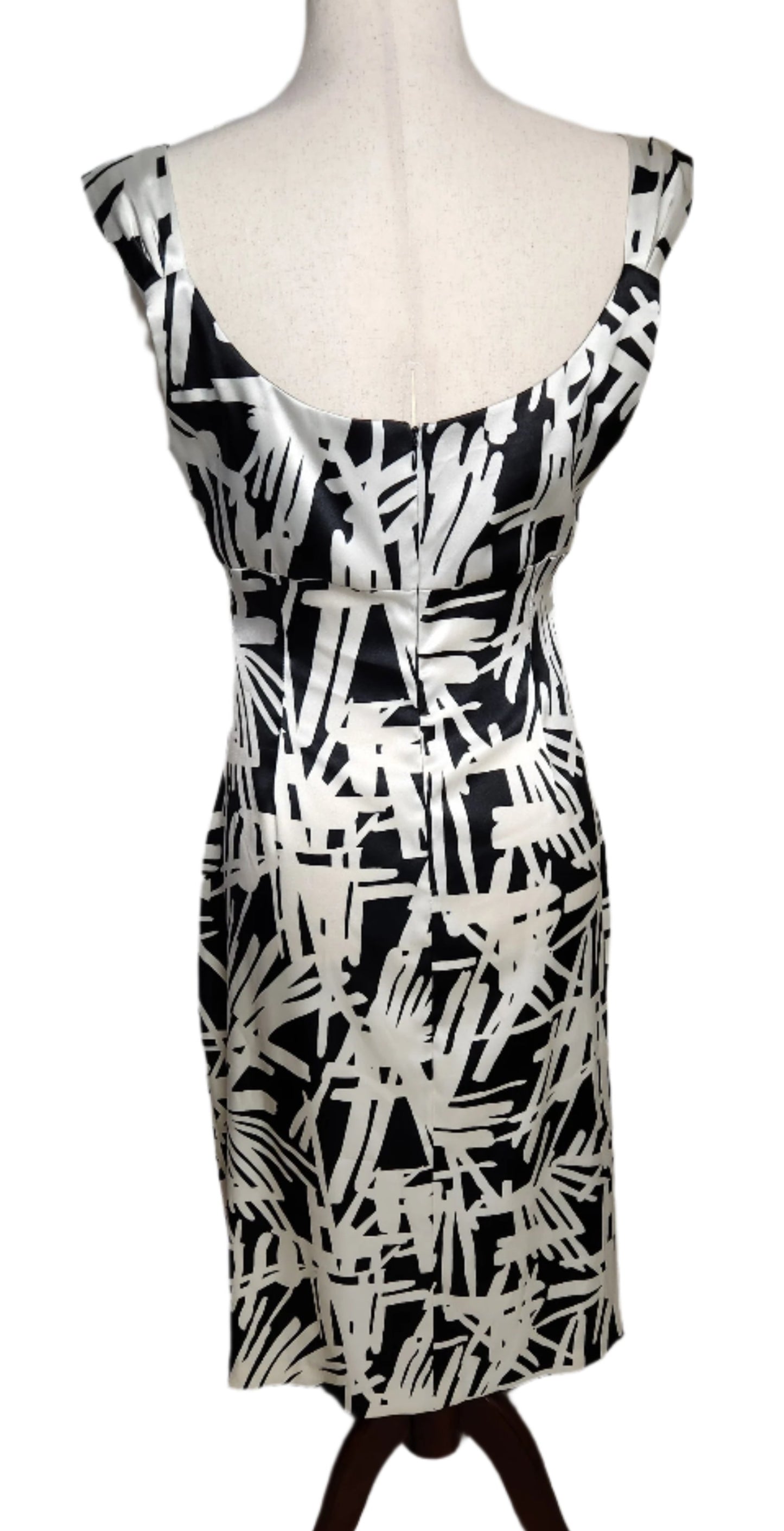 Size 10 Black / White Maggie London Dress